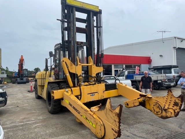 Komatsu FD250Z-6 Tyre Handler
