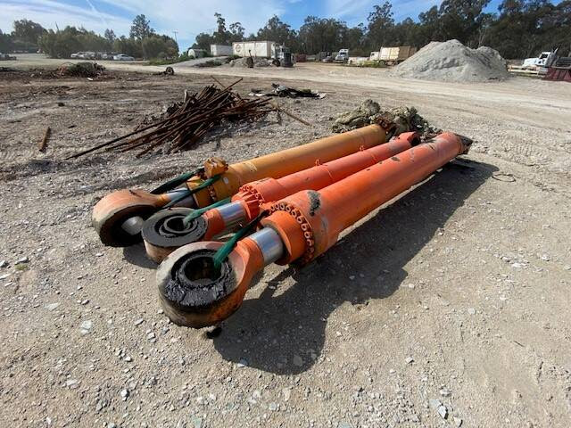 Hitachi EX3600-5 Boom Cylinder